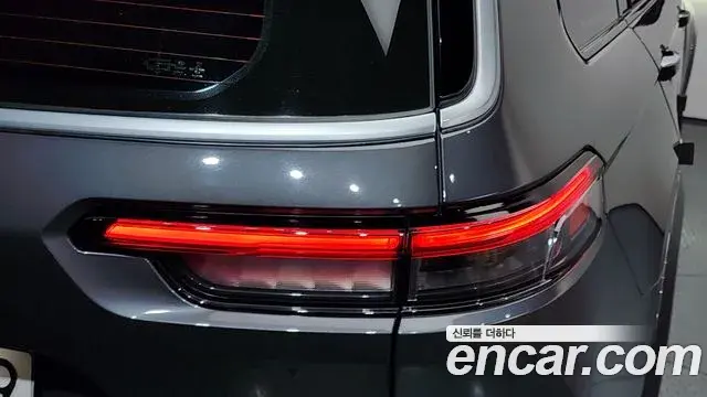 Jeep Grand Cherokee 2021 — Photo 30/35