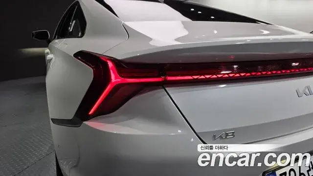 Kia K8 2023 — Şəkil 18/30