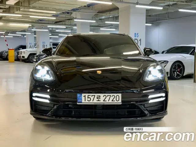 Porsche Panamera 2021 — Photo 1/20
