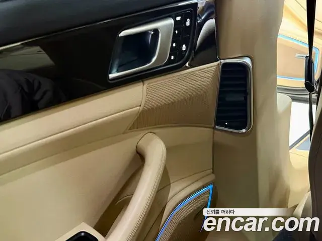 Porsche Panamera 2021 — Photo 19/20