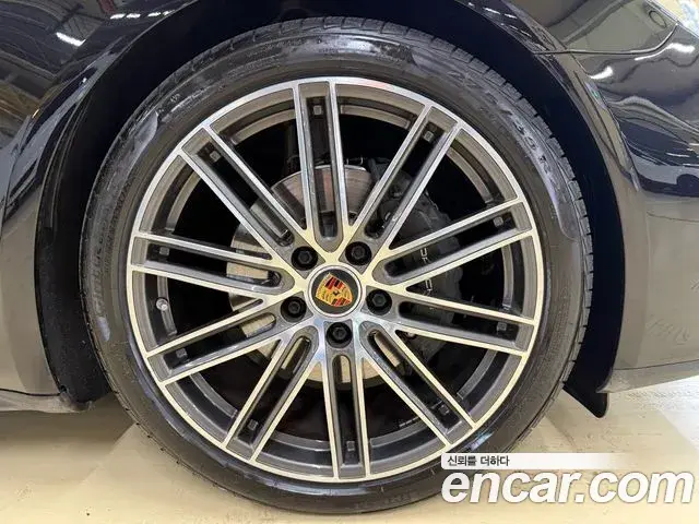 Porsche Panamera 2021 — Photo 20/20