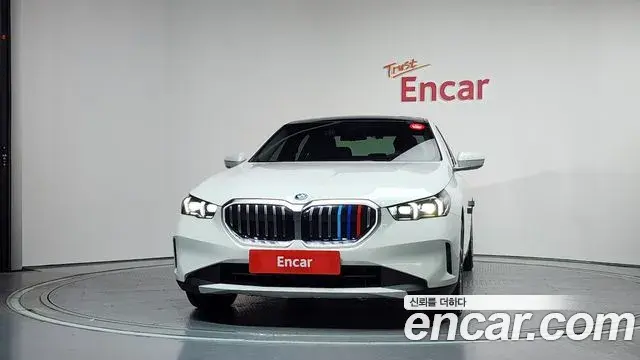 BMW 5 Series 2025 — Şəkil 27/33