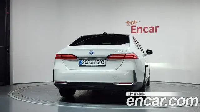 BMW 5 Series 2025 — Şəkil 25/33