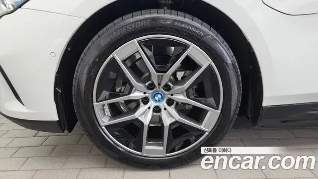 BMW 5 Series 2025 — Şəkil 3/33
