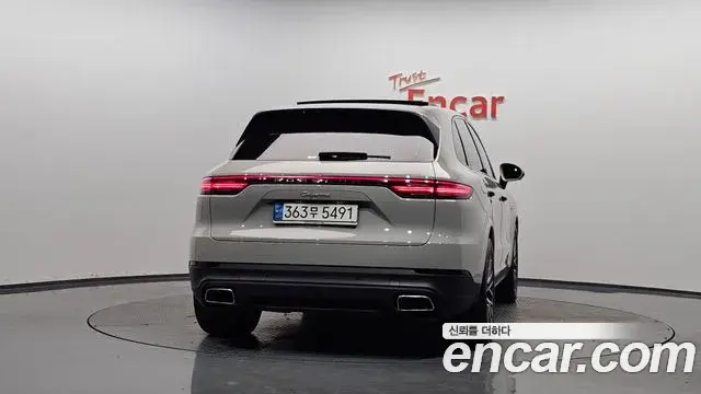 Porsche Cayenne 2022 — Photo 27/36