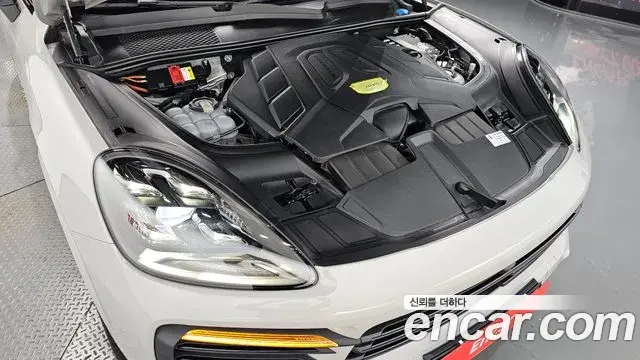 Porsche Cayenne 2022 — Photo 3/36