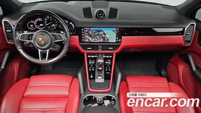 Porsche Cayenne 2022 — Photo 32/36