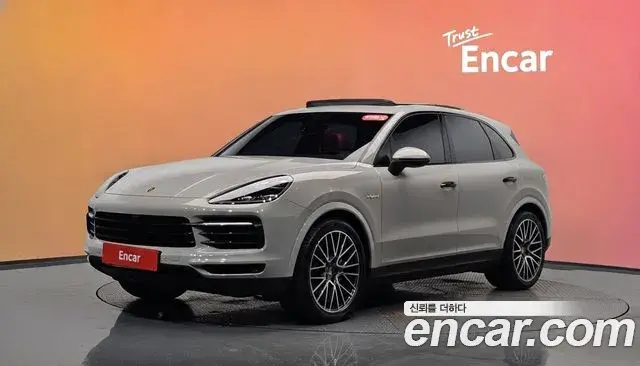 Porsche Cayenne 2022 — Photo 16/36