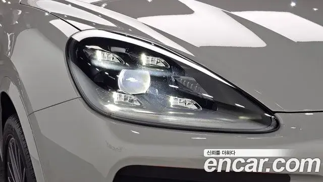 Porsche Cayenne 2022 — Photo 26/36