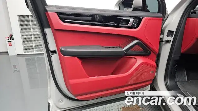 Porsche Cayenne 2022 — Photo 29/36