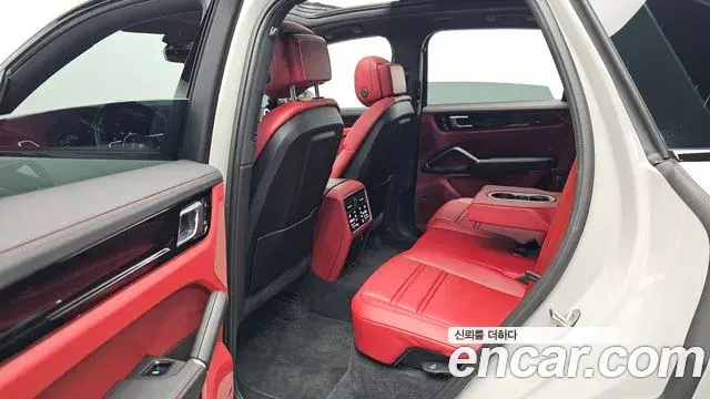 Porsche Cayenne 2022 — Photo 22/36