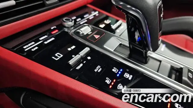 Porsche Cayenne 2022 — Photo 2/36