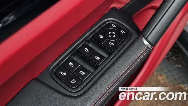 Porsche Cayenne 2022 — Photo 11/36