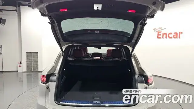 Porsche Cayenne 2022 — Photo 18/36