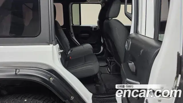 Jeep Wrangler 2020 — Фото 11/20