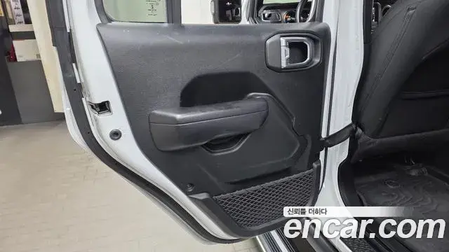 Jeep Wrangler 2020 — Photo 19/30