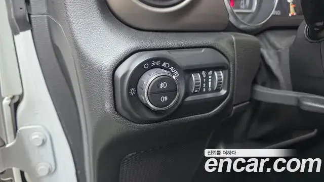 Jeep Wrangler 2020 — Photo 30/30