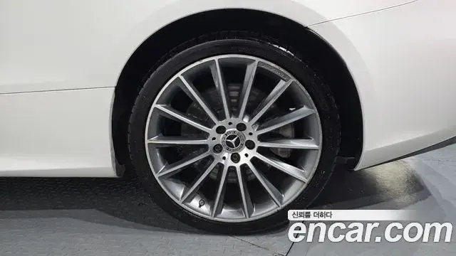 Mercedes-Benz E-Class 2021 — Photo 8/34