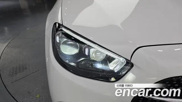 Mercedes-Benz E-Class 2021 — Photo 20/34