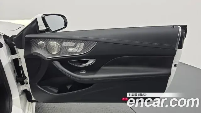 Mercedes-Benz E-Class 2021 — Photo 11/34