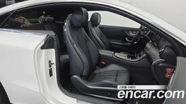 Mercedes-Benz E-Class 2021 — Photo 29/34