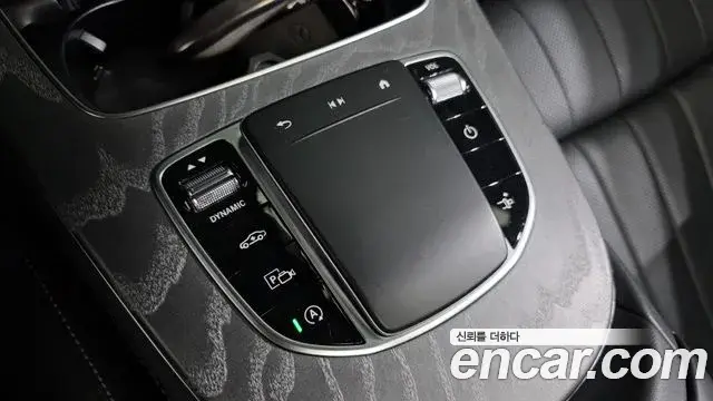 Mercedes-Benz E-Class 2021 — Photo 23/34