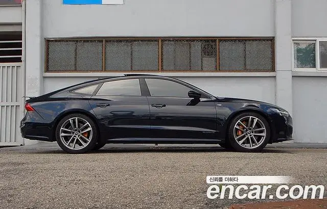 Audi A7 2022 — ფოტო 9/20