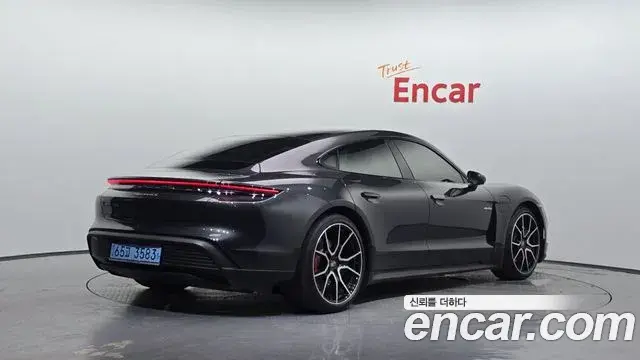 Porsche Taycan 2025 — ფოტო 30/37
