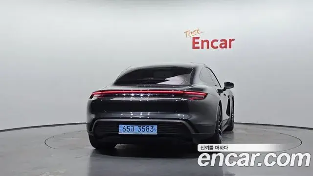Porsche Taycan 2025 — ფოტო 13/37