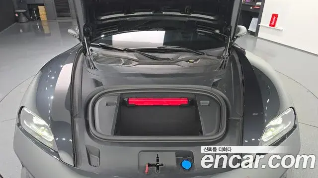 Porsche Taycan 2025 — ფოტო 26/37