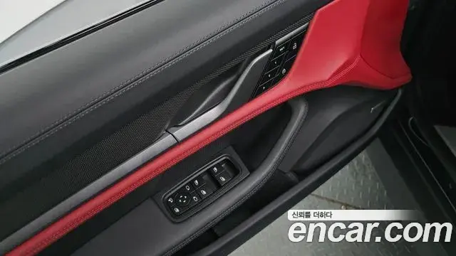 Porsche Taycan 2025 — ფოტო 27/37
