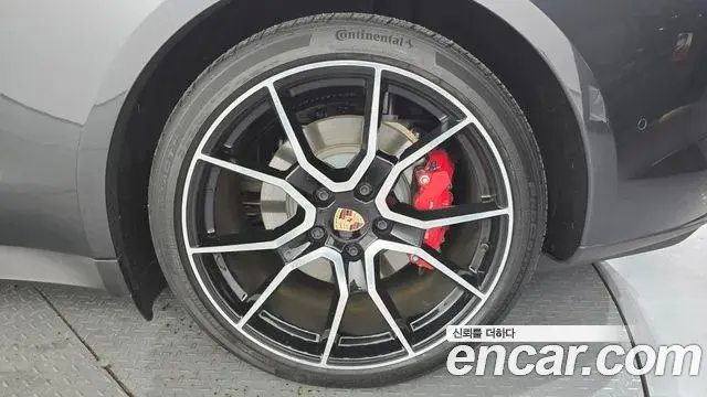Porsche Taycan 2025 — ფოტო 2/37
