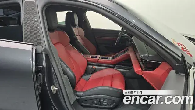 Porsche Taycan 2025 — ფოტო 14/37