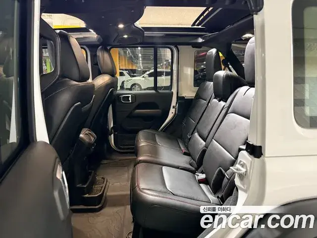 Jeep Wrangler 2024 — Şəkil 8/20