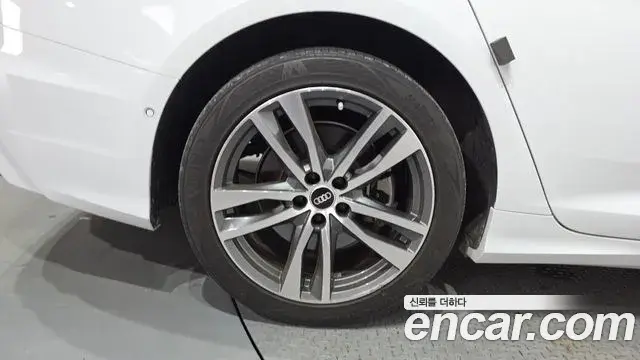 Audi A6 2021 — Photo 13/37