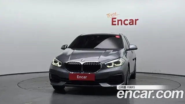 BMW 1 Series 2022 — Şəkil 26/30