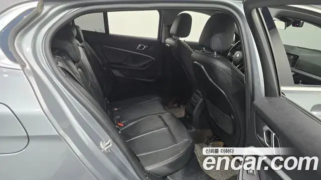BMW 1 Series 2022 — Şəkil 16/30