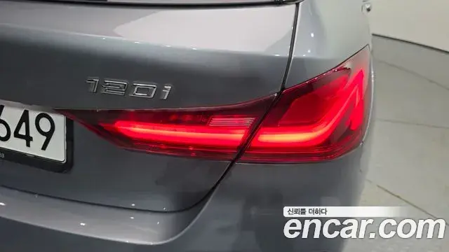 BMW 1 Series 2022 — Şəkil 8/30