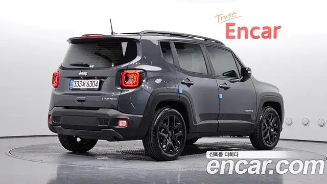 Jeep Renegade 2023 — Photo 27/31