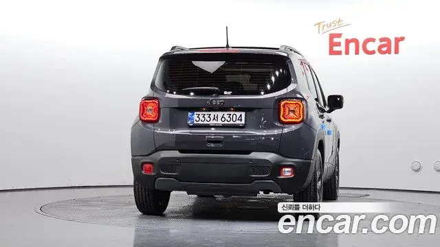 Jeep Renegade 2023 — Photo 5/31