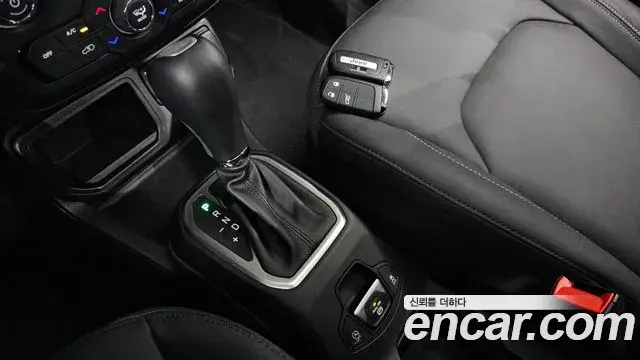 Jeep Renegade 2023 — Photo 15/31