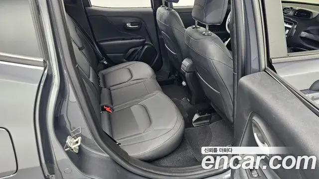 Jeep Renegade 2023 — Photo 31/31