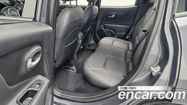 Jeep Renegade 2023 — Photo 24/31