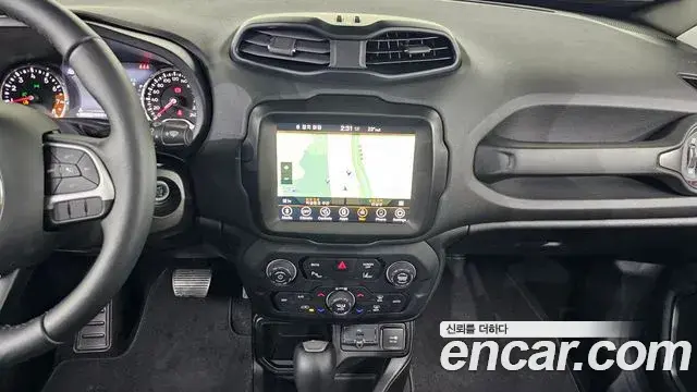 Jeep Renegade 2023 — Photo 21/31