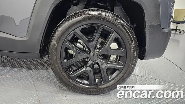 Jeep Renegade 2023 — Photo 19/31