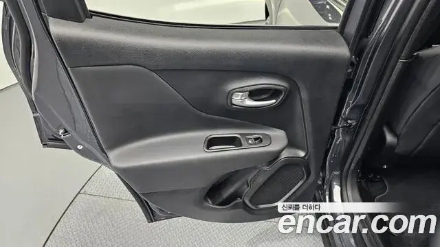 Jeep Renegade 2023 — Photo 1/31