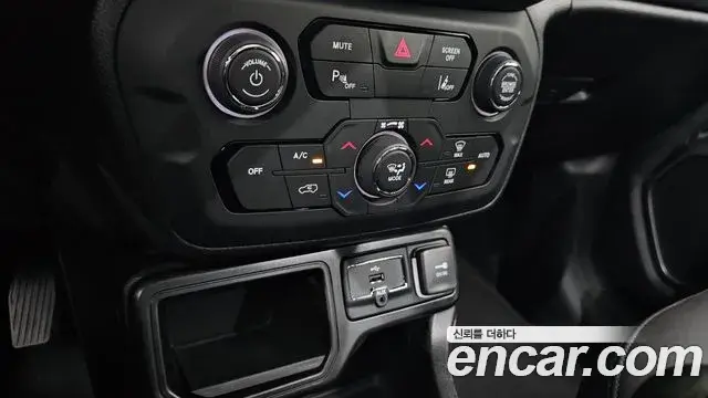 Jeep Renegade 2023 — Photo 2/31