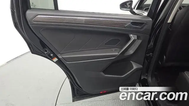 Volkswagen Tiguan Allspace 2023 — Photo 8/31