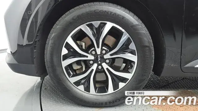 Kia Carnival 2023 — Photo 5/20