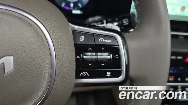 Kia Carnival 2023 — Photo 16/20